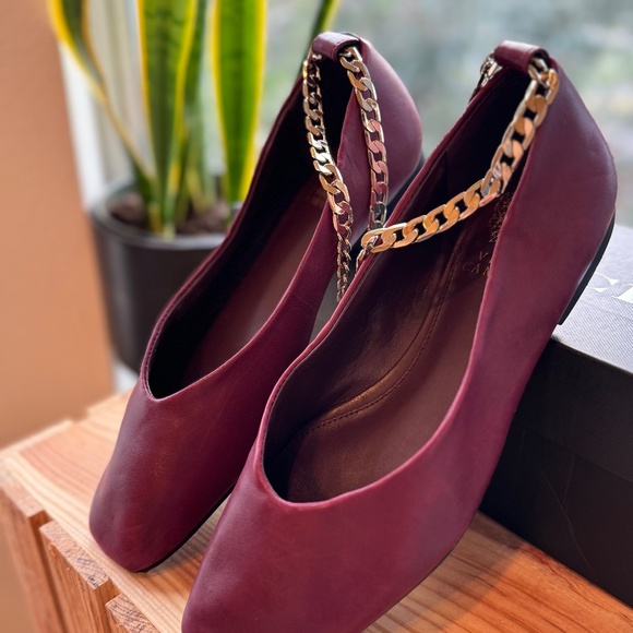 Vincent Camuto ankle chain “Latenla” Plum/burgundy leather ballet flat, W size 7 - Picture 2 of 10